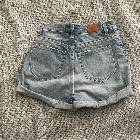 BDG Mom High Rise Denim Shorts SIZE 25 - Picture 3 of 4